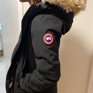 CANADA GOOSE COAT. BIG KID SIZE (14-16). USED